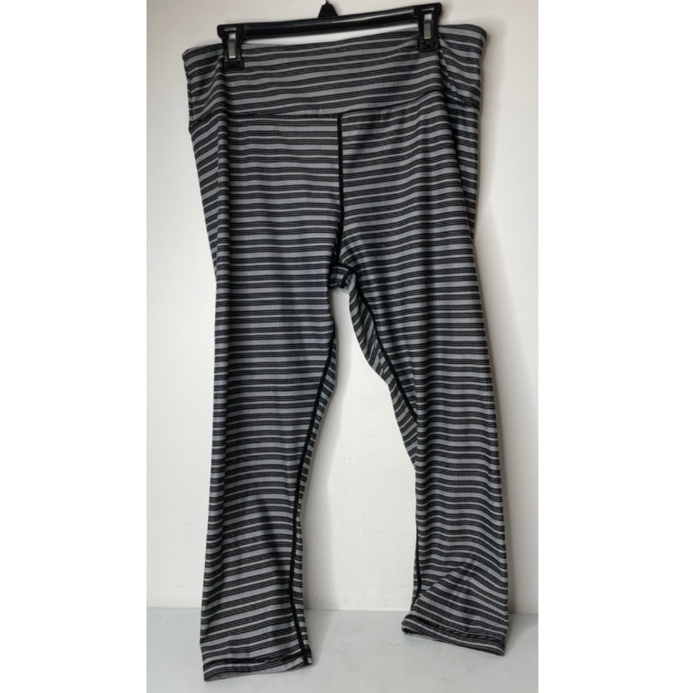 ZYIA Black Gray Aztec Adrenaline 7/8 Leggings Size 20 24” Inseam.